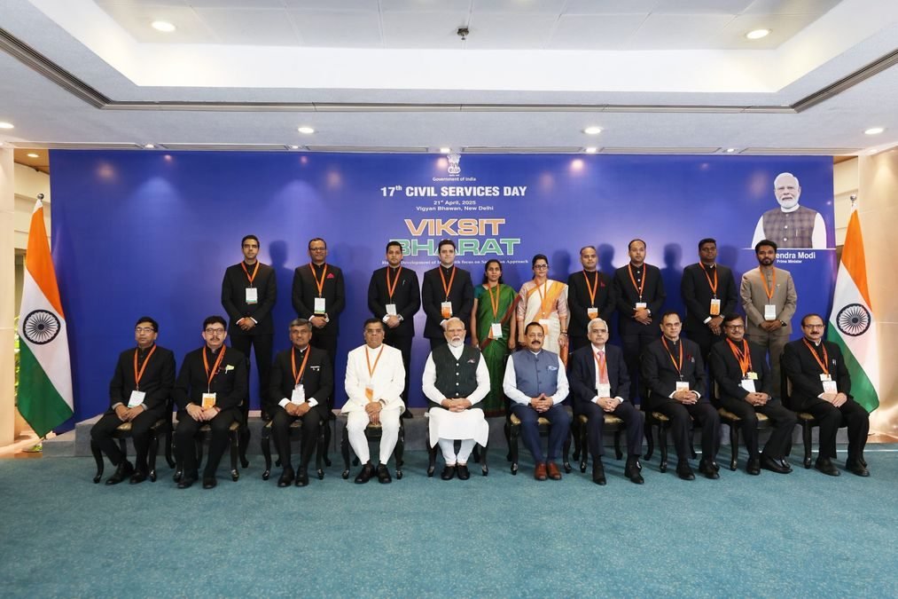 Civil Services Day 2025 at Vigyan Bhawan, where District Kulgam received the Prime Minister's Award